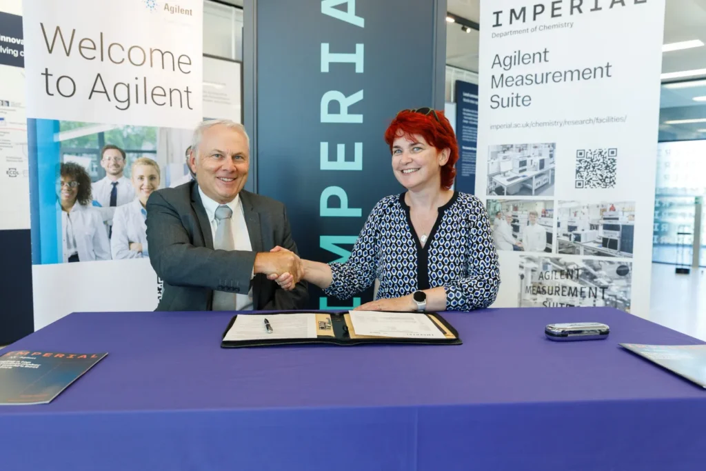 Frédéric Laget of Agilent Technologies and Professor Mary Ryan renew the Agilent Measurement Suite agreement for another four years.
